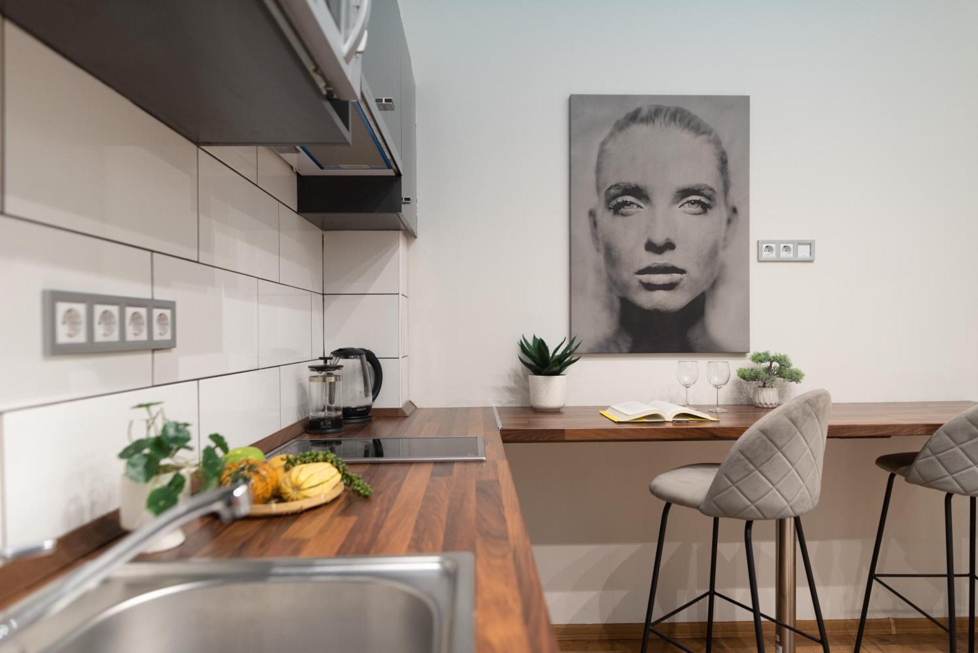 Chic Central 1Br Retreat Near New York Cafe With View Budapest Exteriör bild