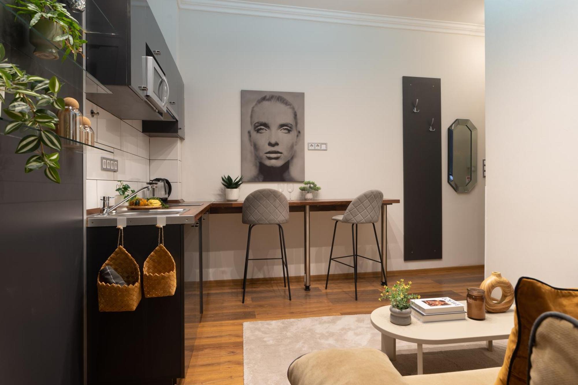 Chic Central 1Br Retreat Near New York Cafe With View Budapest Exteriör bild