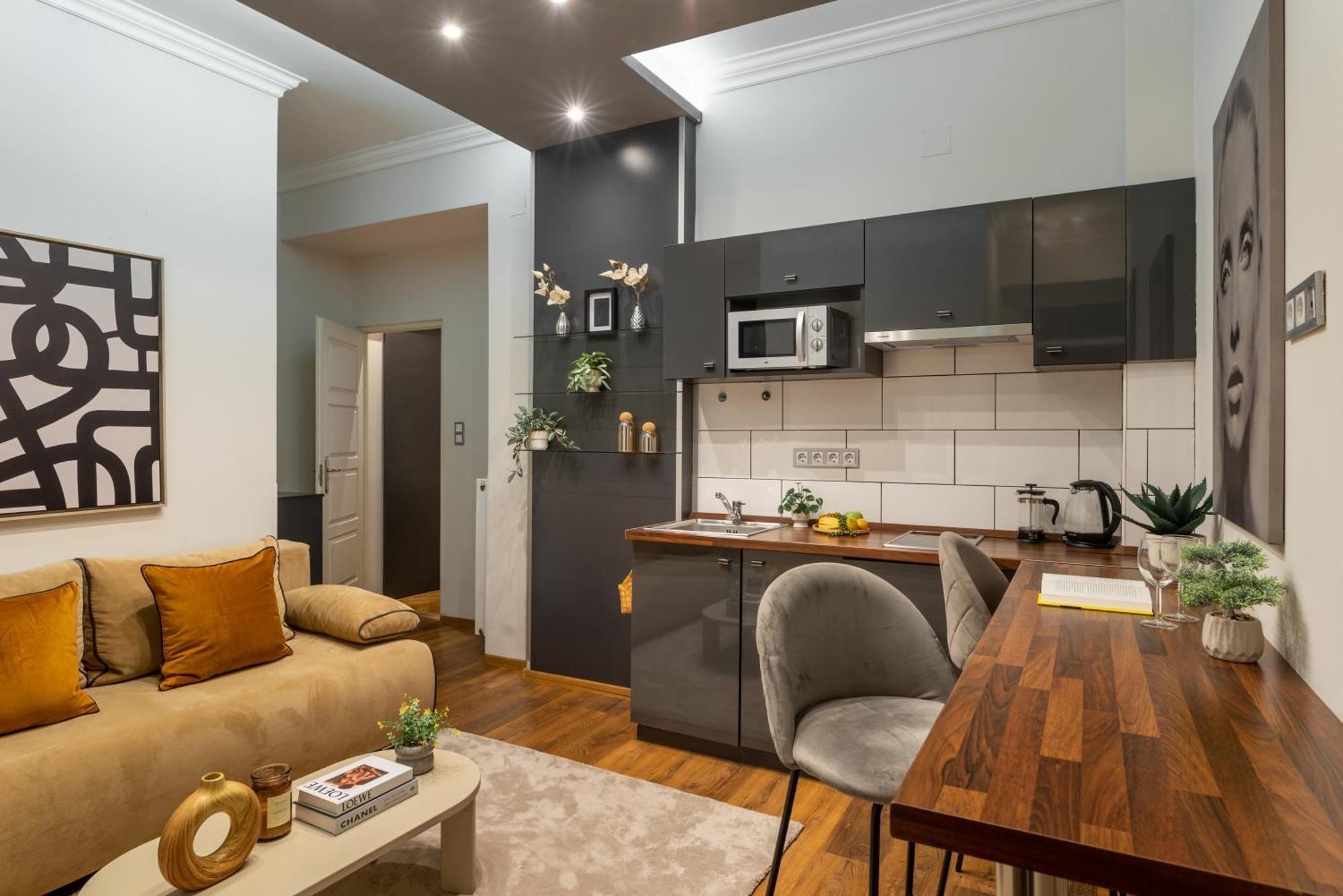 Chic Central 1Br Retreat Near New York Cafe With View Budapest Exteriör bild