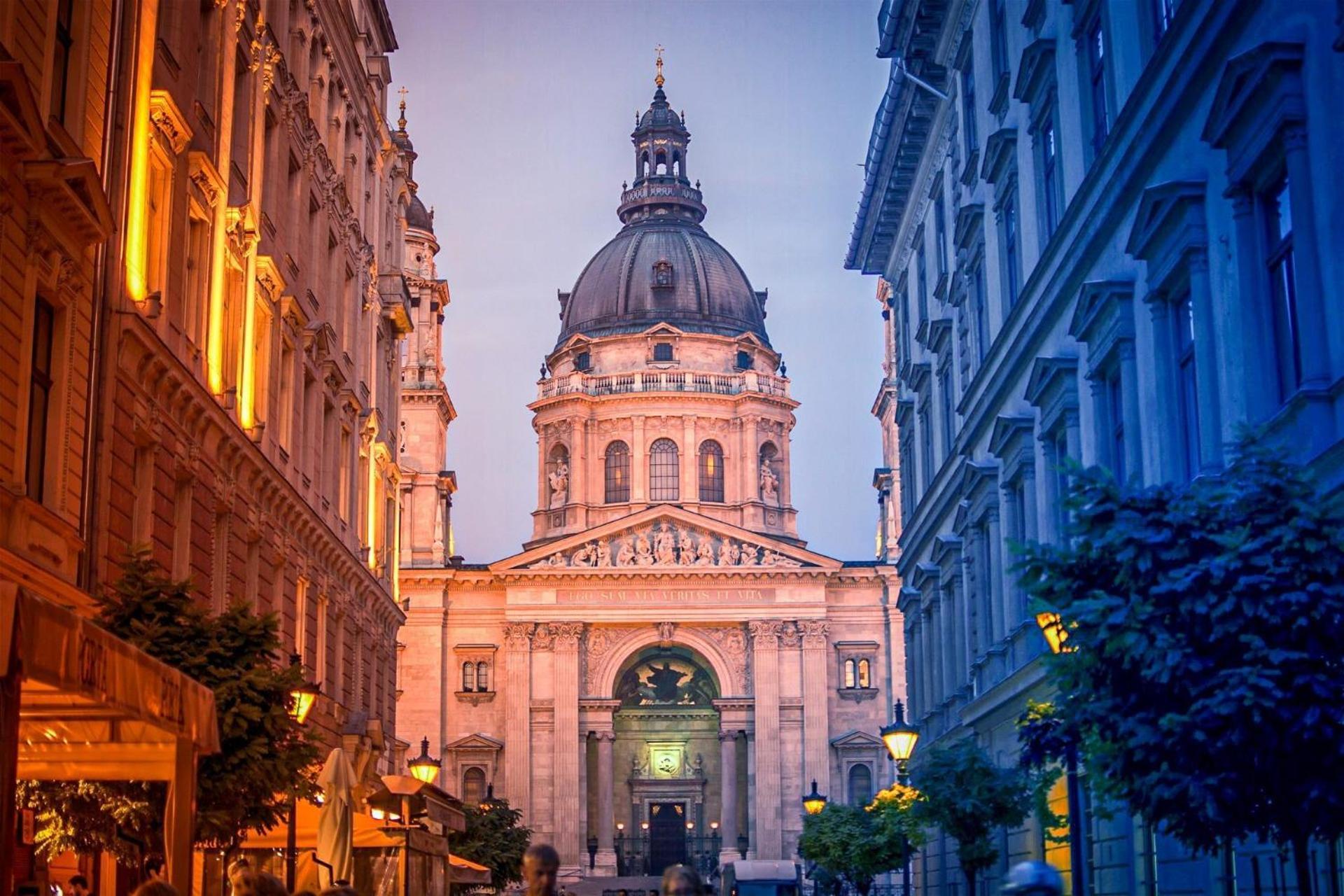 Chic Central 1Br Retreat Near New York Cafe With View Budapest Exteriör bild